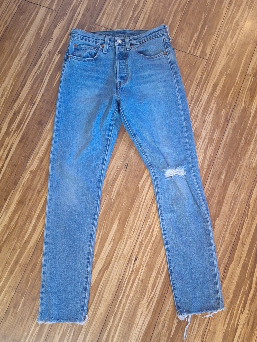 Levis 501 Skinny Distressed Womens 26x30 EUC
